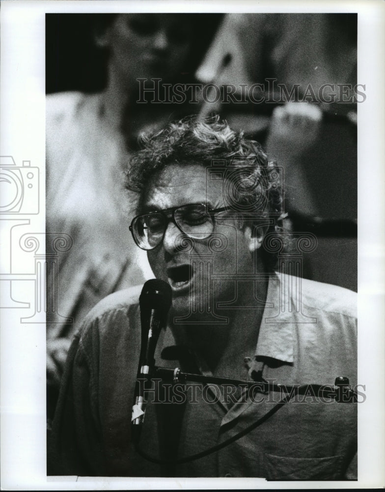 1991 Press Photo Musician Randy Newman Rehearsing with Orchestra, Boston
