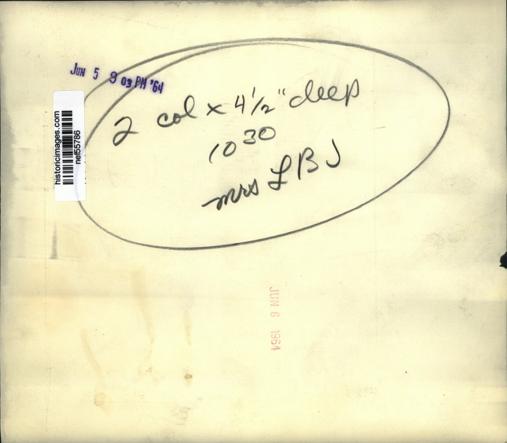 1964 Press Photo Mrs Lyndon Johnson Escorts Empress Farah to the White House