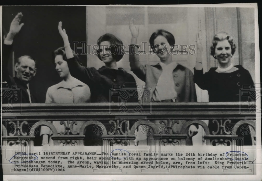 1964 Press Photo Danish Royal Family Waving from Amalienborg Castle, Copenhagen- Historic Images