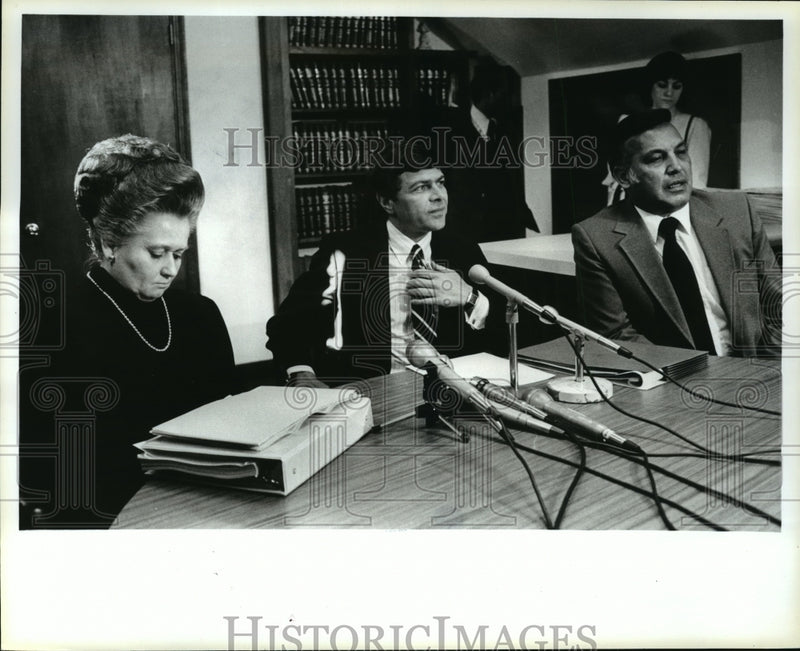 Load image into Gallery viewer, 1984 Press Photo Shirley &amp; John Benedict Press Conference on Daughter's Murder
