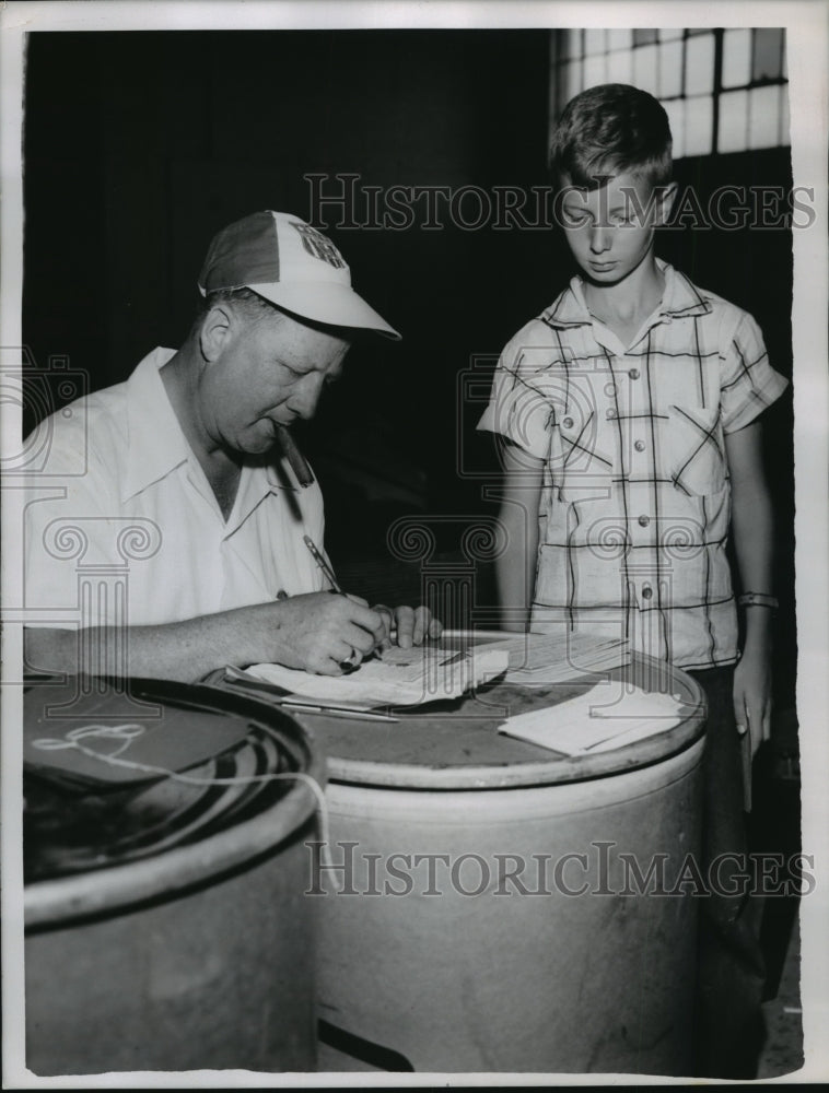 Load image into Gallery viewer, 1955 Press Photo Henry Noble, John Brasch in Columbus, Georgia Soap Box Derby

