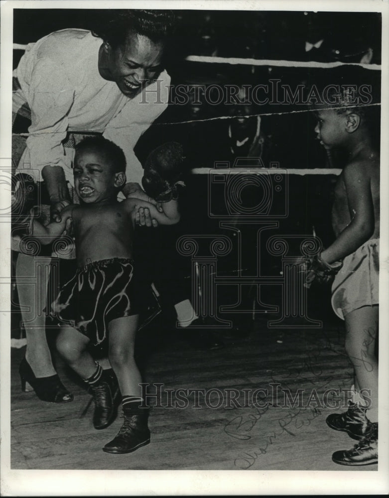 1989 Press Photo Thompson Jackson, Boxing at Age 4, Urban League Party Milwaukee