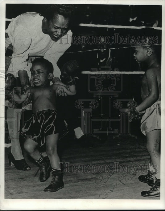 1989 Press Photo Thompson Jackson, Boxing at Age 4, Urban League Party Milwaukee
