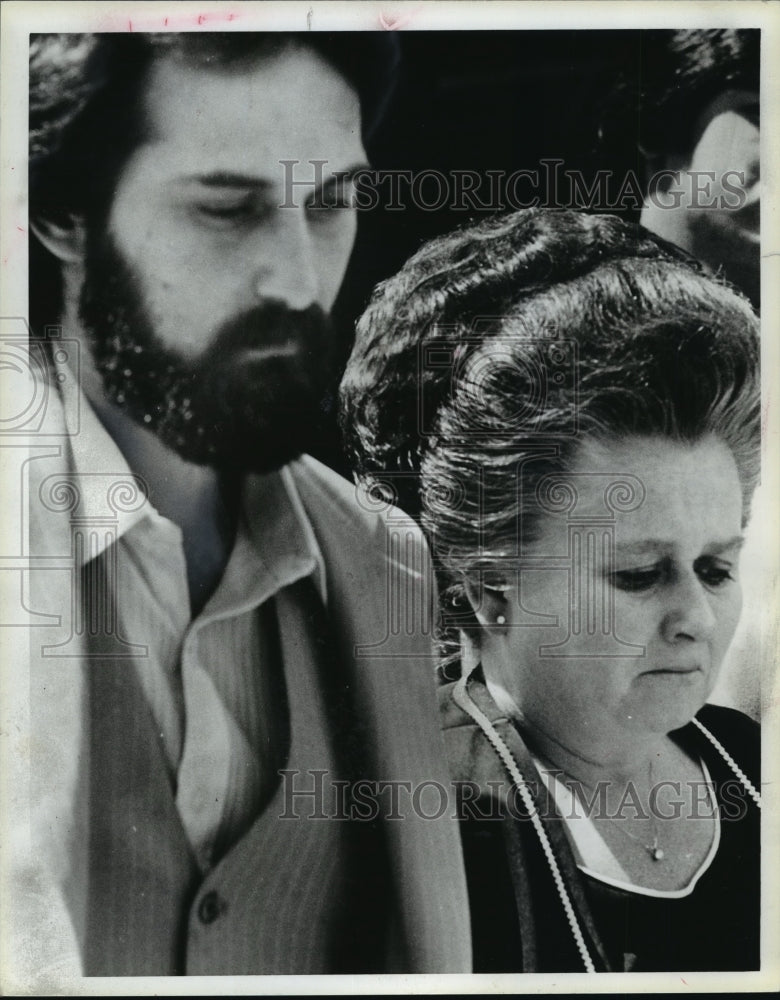 1990 Press Photo Mother of Murder Victim Robin Benedict - nef56103