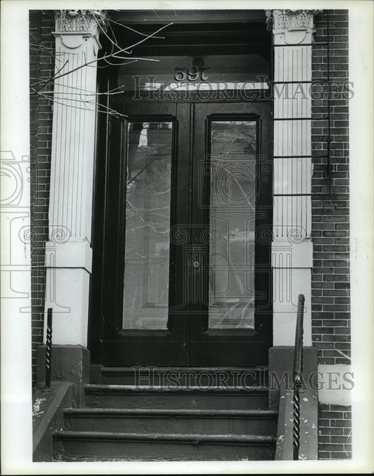 Press Photo Door - nef56106