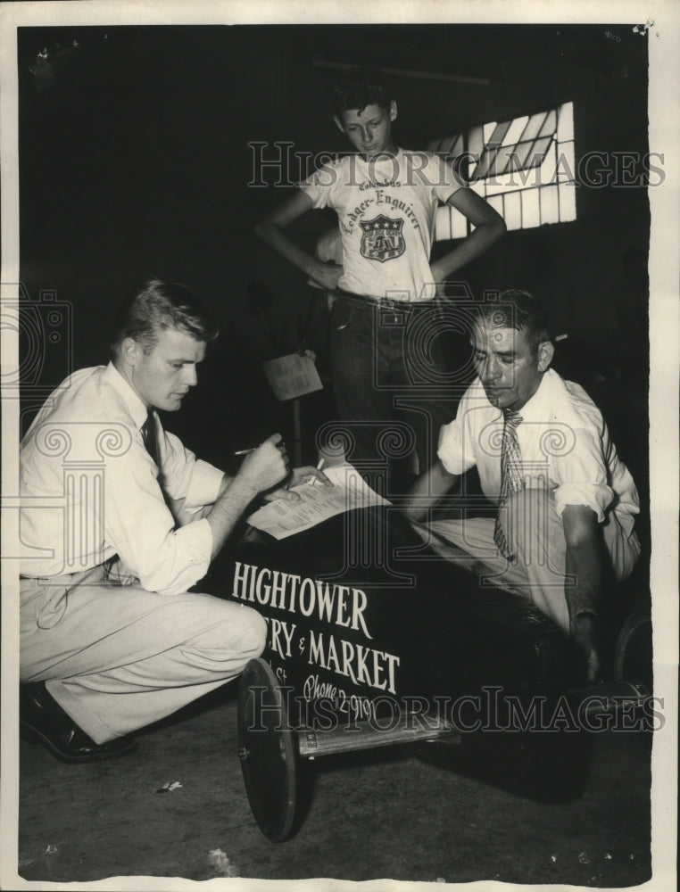 1954 Press Photo Taylor, Hightower, Jackson inspecting car for Soap Box Derby- Historic Images