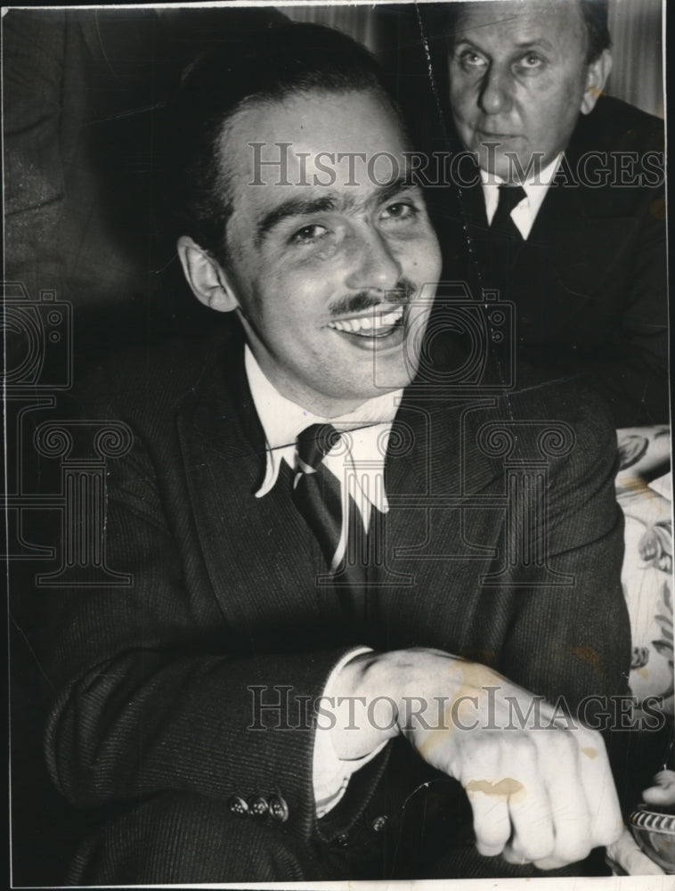 1940 Press Photo Archduke Otto of Hapsburg at New York Ritz Carlton Hotel