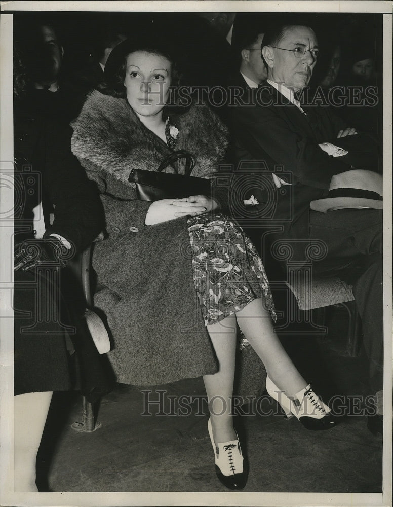 Load image into Gallery viewer, 1938 Press Photo Vivienne Vail Davidson gets an annulment at 15 - nef56482
