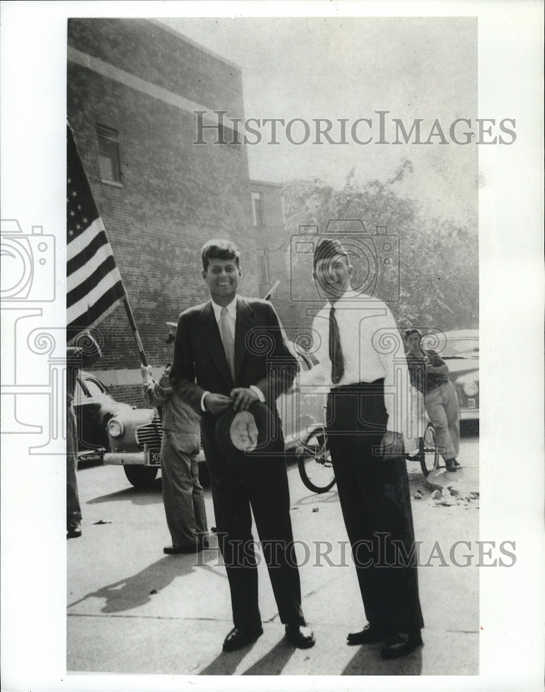 Load image into Gallery viewer, 1998 Press Photo 1946 Congressional Election Day - nef56501
