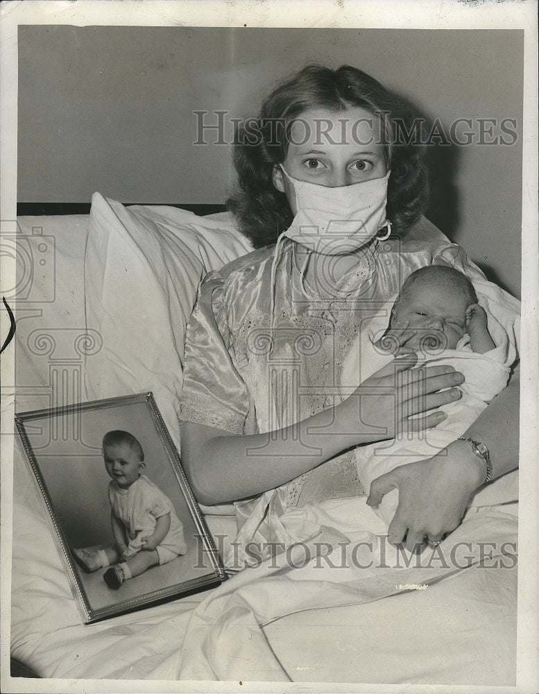 1947 Press Photo Mrs David Sparks & Daughter Born in White Cross Hospital