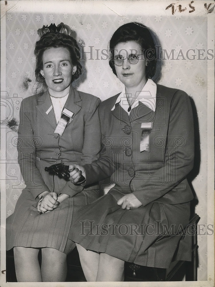 1945 Press Photo Delegates Mrs Myra Westroy & Mrs Emma Schieferdecker