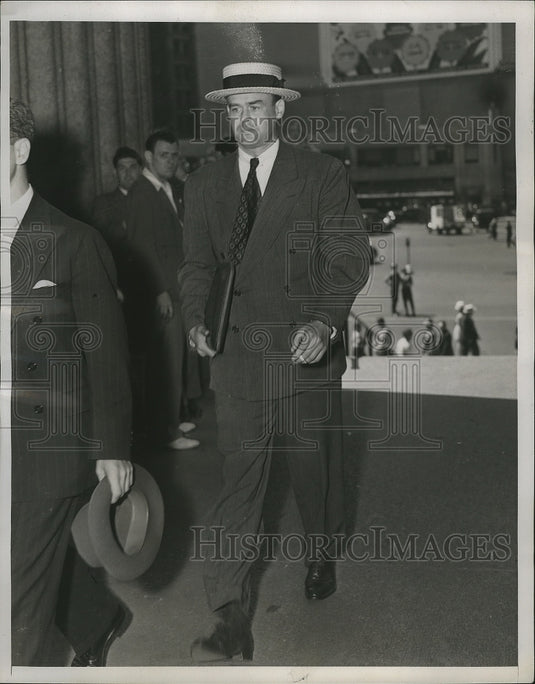 1938 Press Photo Assistant District Attorney Charles P Grimes Enters Courthouse