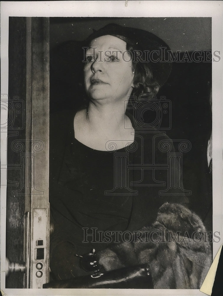 1935 Press Photo Hazel Glab Surrendered on Charges of Forgery of $300,000 Will
