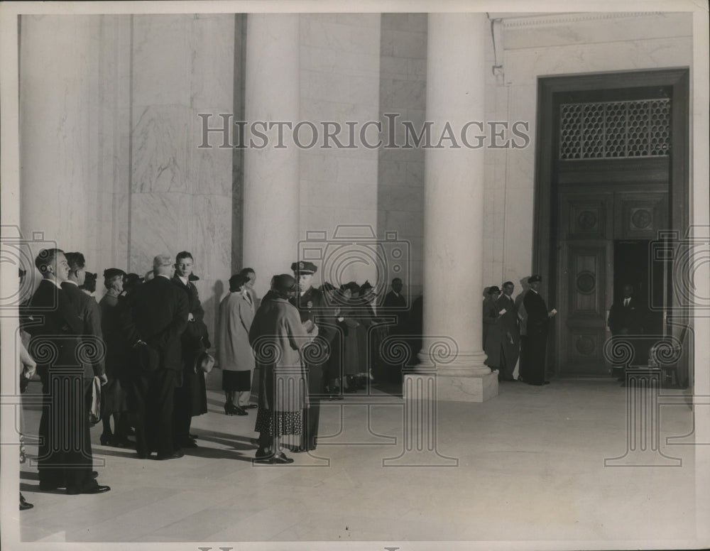 1936 Press Photo Spectators Outside U.S. Supreme Court to Attend Fall Opening