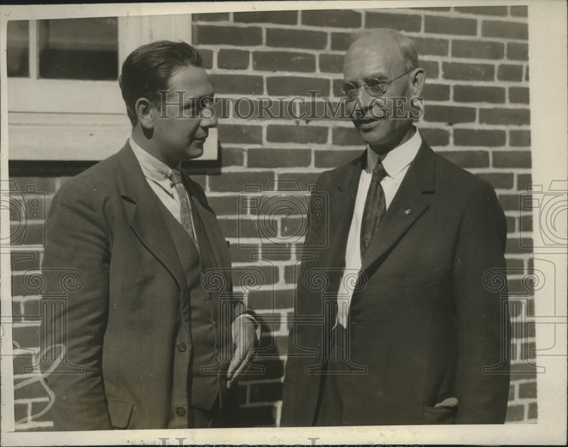 Load image into Gallery viewer, 1928 Press Photo Detective Black Chatting with Frank Shepppard a Star Witness
