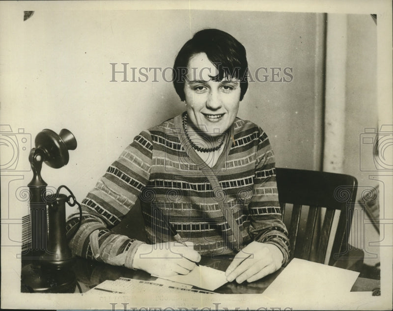 Load image into Gallery viewer, 1928 Press Photo Ruth Elizabeth O'Brien, Official Milwaukee "Welcomer"
