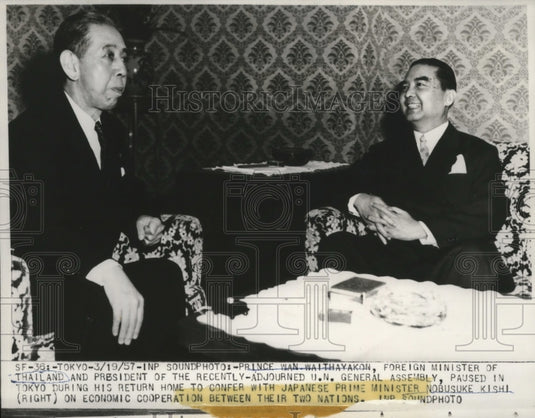 1957 Press Photo Prince Wan Waithayakon of Thailand and Nobusuke Kishi of Japan- Historic Images