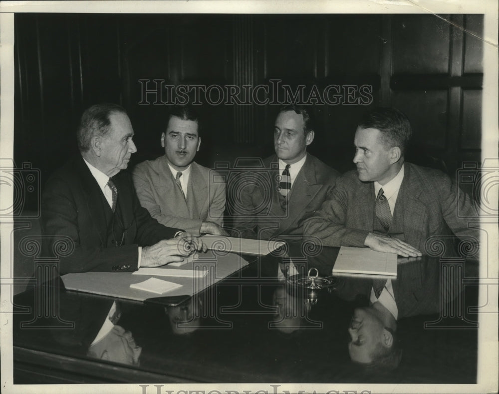 1933 Press Photo Daniel C. Roper Confers w Aeronautic Safety Board, Washington