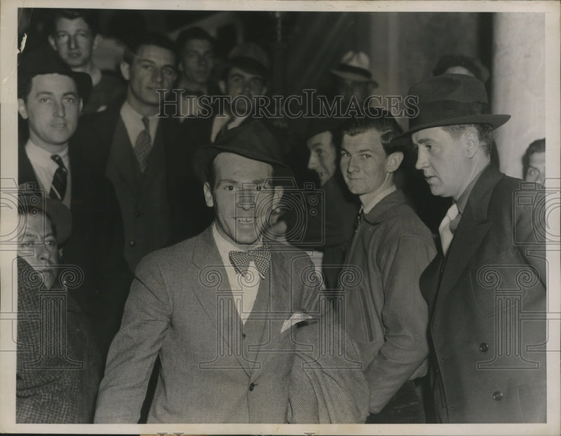 Load image into Gallery viewer, 1936 Press Photo Paul Wendel Jr. Leaving Mercer County Court, Trenton New Jersey
