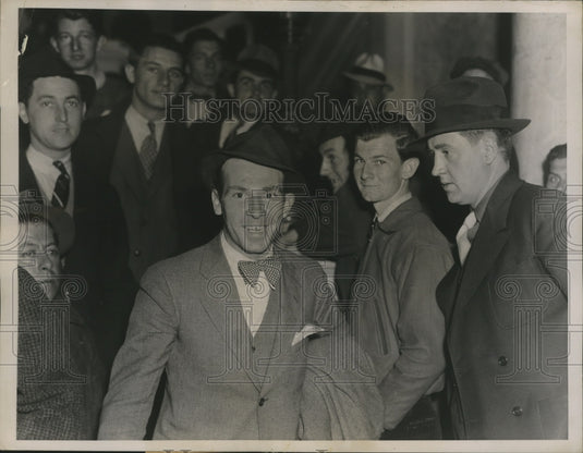1936 Press Photo Paul Wendel Jr. Leaving Mercer County Court, Trenton New Jersey