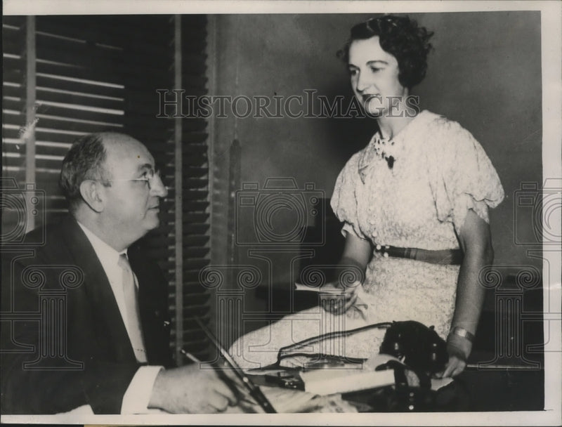 Load image into Gallery viewer, 1935 Press Photo Otto P Higgins Faced with Getting Evidence of Beer Sales

