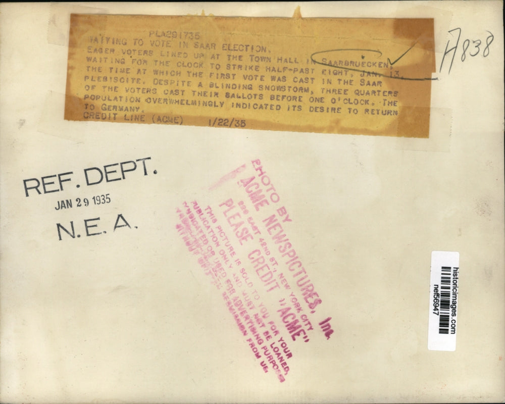 1935 Press Photo Eager Voters Line Up at the Town Hall in Saarbruecken