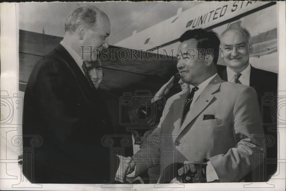 1962 Press Photo Dean Rusk Souvanna Phouma as He Arrived at MATS Terminal