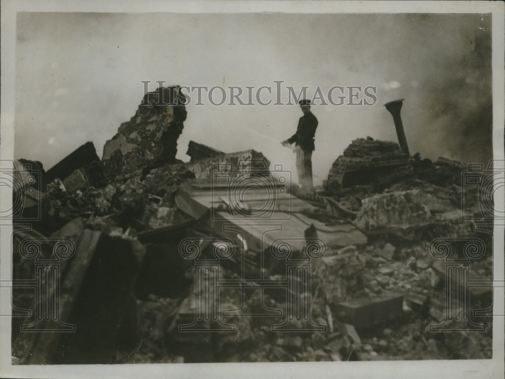 1920 Press Photo Remains of Grant's Drapery Shop - nef56983