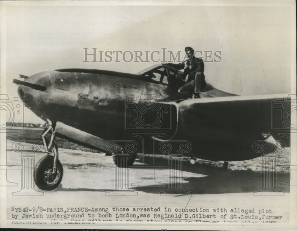 1947 Press Photo Pilot Reginald D. Gilbert with Plane, Paris, France - nef57005