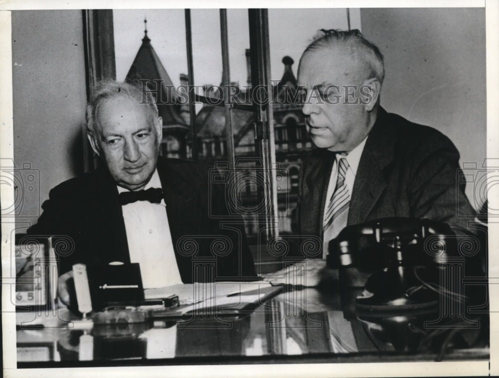 1941 Press Photo New York State Earners to Address Their Income Tax Checks