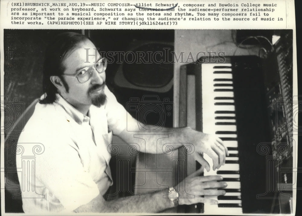 1973 Press Photo Composer Elliot Schwartz of Bowdoin College at Piano