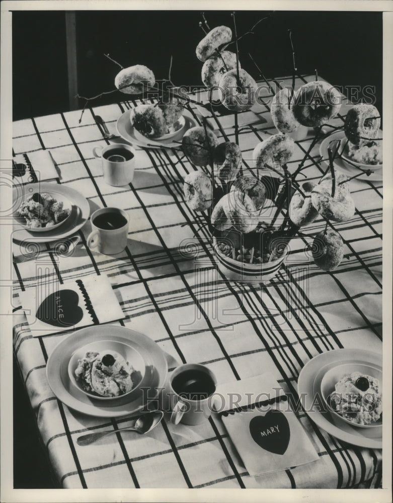 1949 Press Photo Table set for Valentine's Day - nef57125