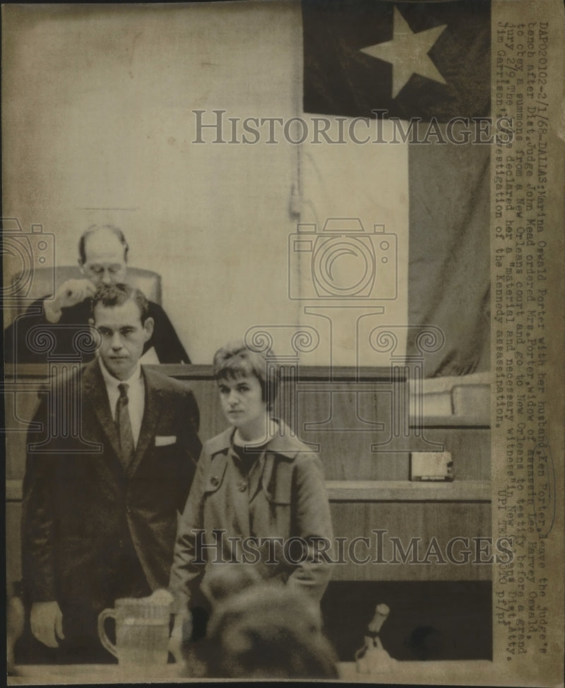 Load image into Gallery viewer, 1968 Press Photo Marina Oswalk Porter, Ken Porter in Dallas, Texas Court Trial
