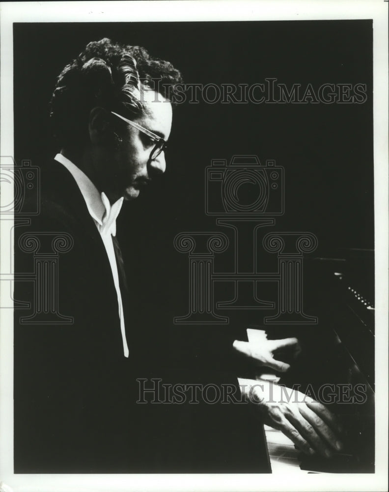 1975 Press Photo Joseph Schwartz, Pianist - nef57233