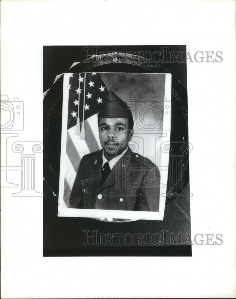 Load image into Gallery viewer, 1990 Press Photo John Tyrone Robinson Murder Victim - nef57240

