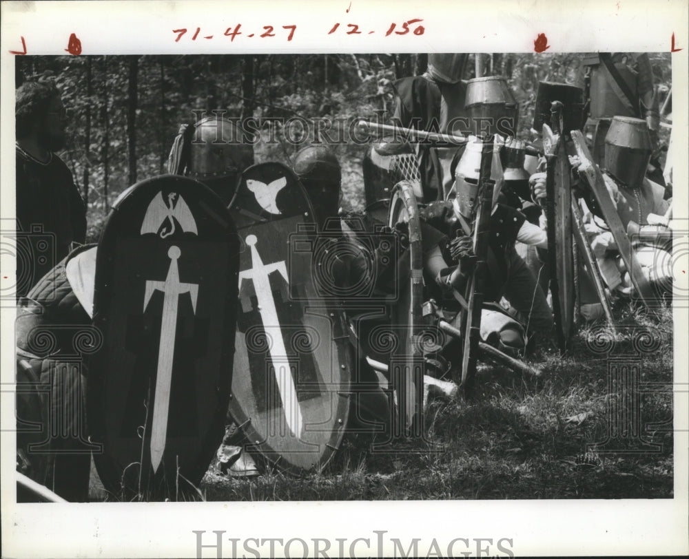 Press Photo Group Dressed in Sword Gear in Warm Springs Georgia - nef57458