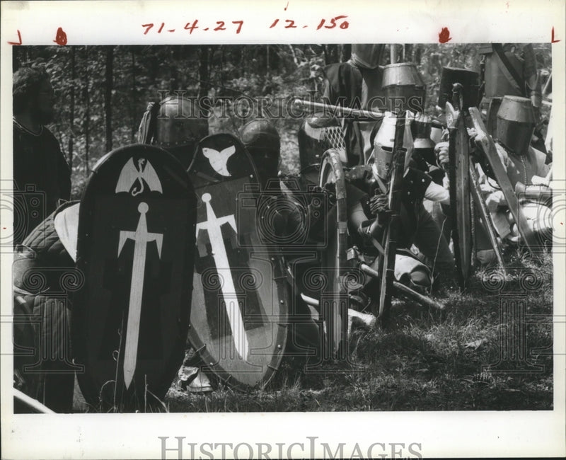 Load image into Gallery viewer, Press Photo Group Dressed in Sword Gear in Warm Springs Georgia - nef57458
