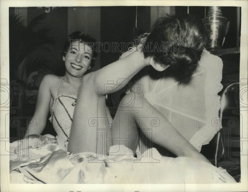 Load image into Gallery viewer, 1956 Press Photo Lona Rita Represents Parisian Hair Stylists Call Ideal Specimen
