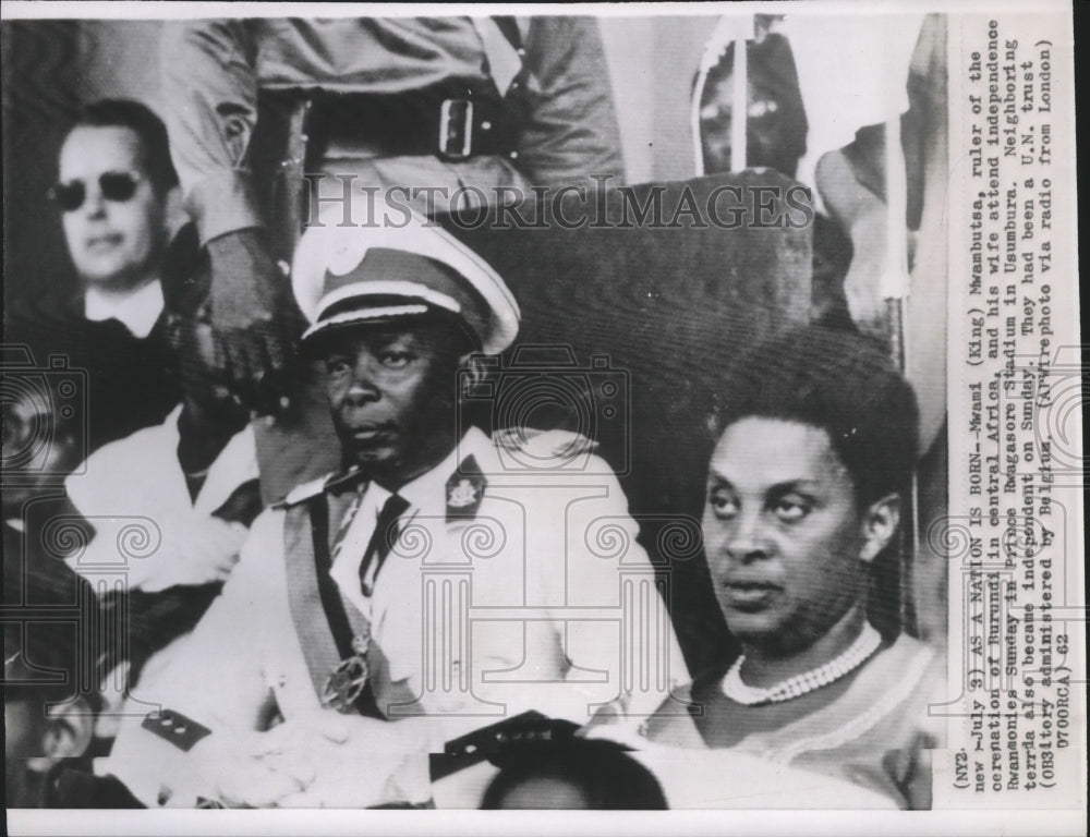 1962 Press Photo King Mwami Mwambutsa and Wife Attend Independence Ceremonies