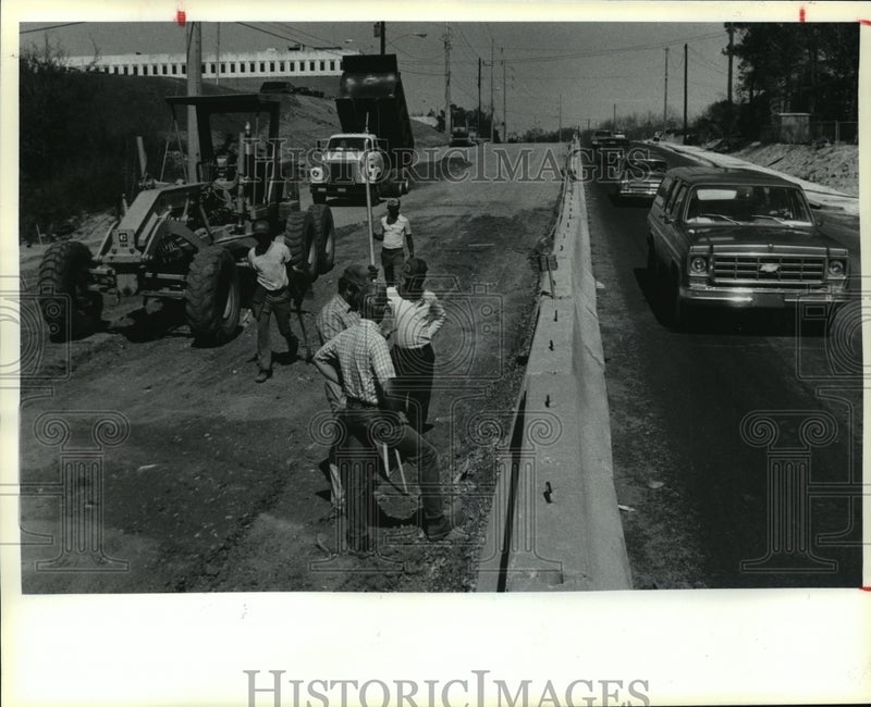 Load image into Gallery viewer, 1985 Press Photo Road Widening in Warm Springs, Georgia - nef57614

