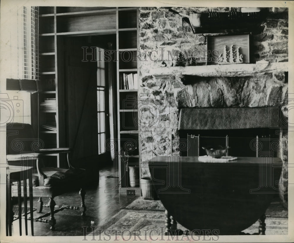 1947 Press Photo Room - nef57645