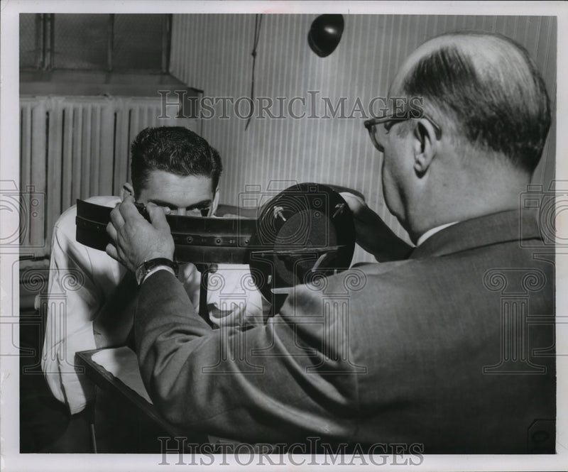 Load image into Gallery viewer, 1955 Press Photo Visual Test for DSR Detroit Streetcar Drivers - nef57695
