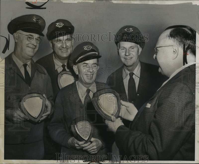 Load image into Gallery viewer, 1958 Press Photo 500,000 Mile Safe Driver Club Members of Detroit DSR
