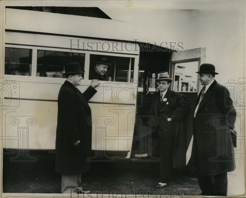 1935 Press Photo Detroit Street Railways Officials with New Ford V-8 Bus