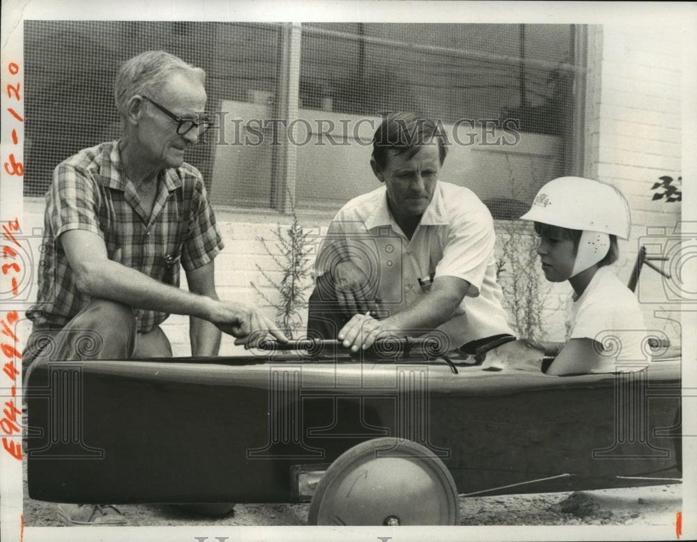 1971 Press Photo Soap Derby Winner with Dad  and grandfather Donald Taylor- Historic Images