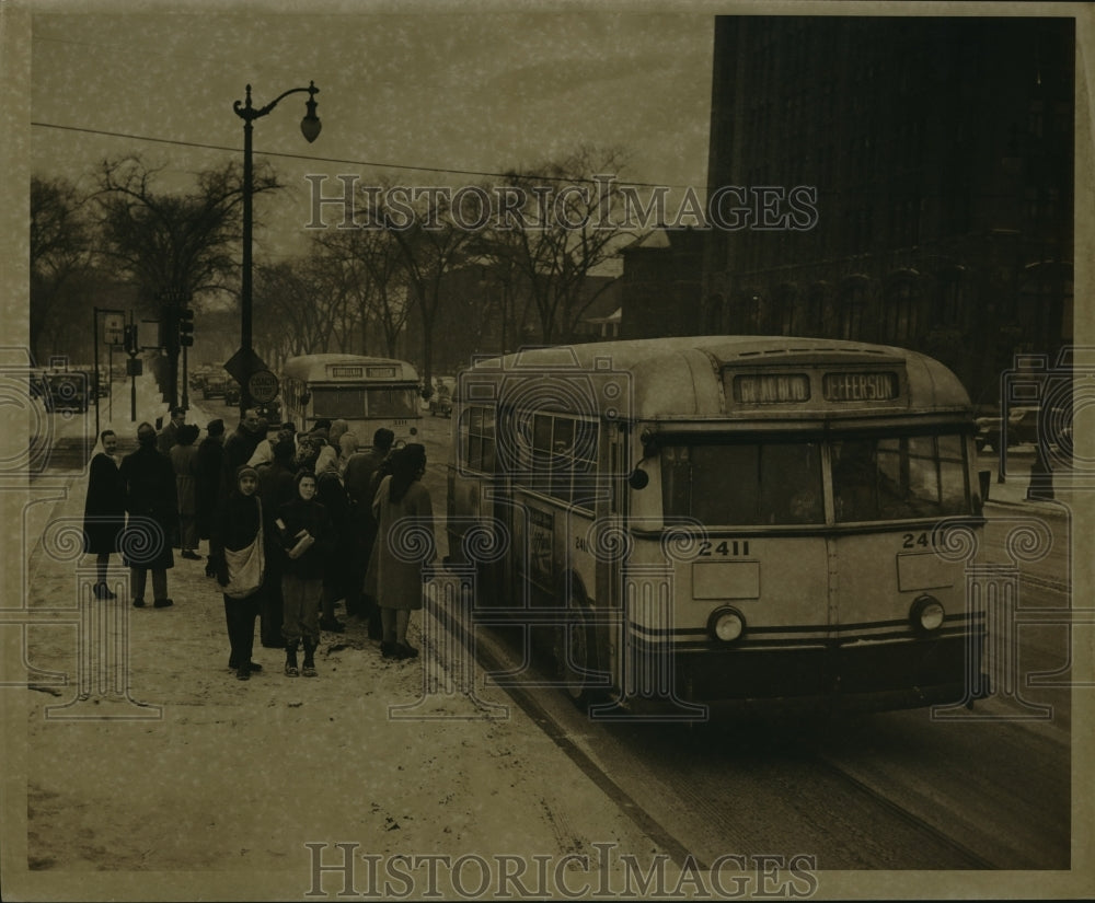 1947 Press Photo Detroit Department of Street Railways Employees Strike