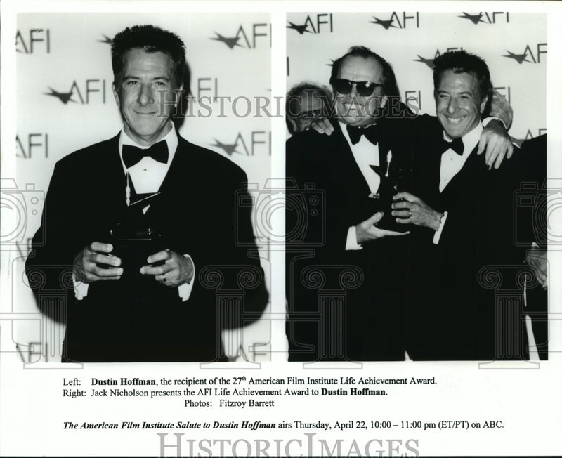 Load image into Gallery viewer, 1999 Press Photo Dustin Hoffman Receives Life Time Achievement Jack Nicholson
