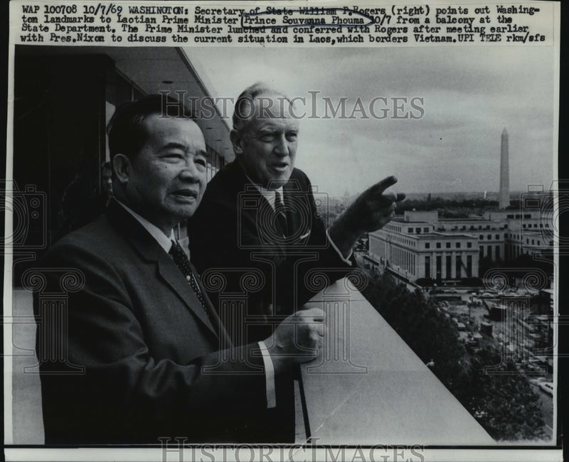 Load image into Gallery viewer, 1969 Press Photo William P Rogers Points Out WA Landmarks to Souvanna Phouma
