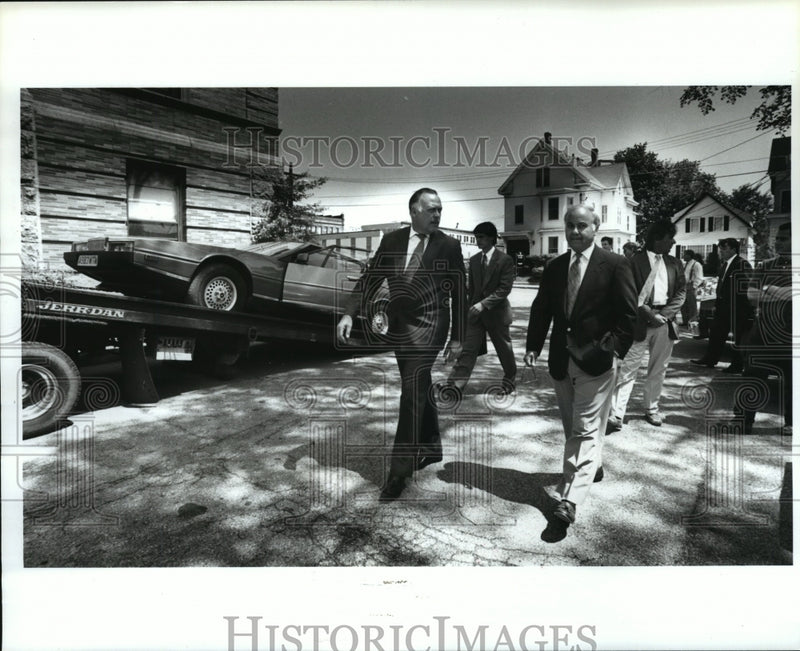 Load image into Gallery viewer, 1993 Press Photo Attorneys w Aston Martin Algunda of Prince Mohammed B. Alsaud
