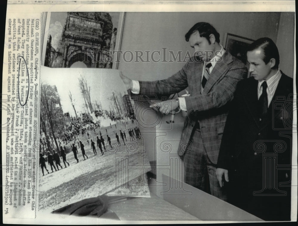 1974 Press Photo William Perkins, Mathew McManus Acquitted Kent State Shootings